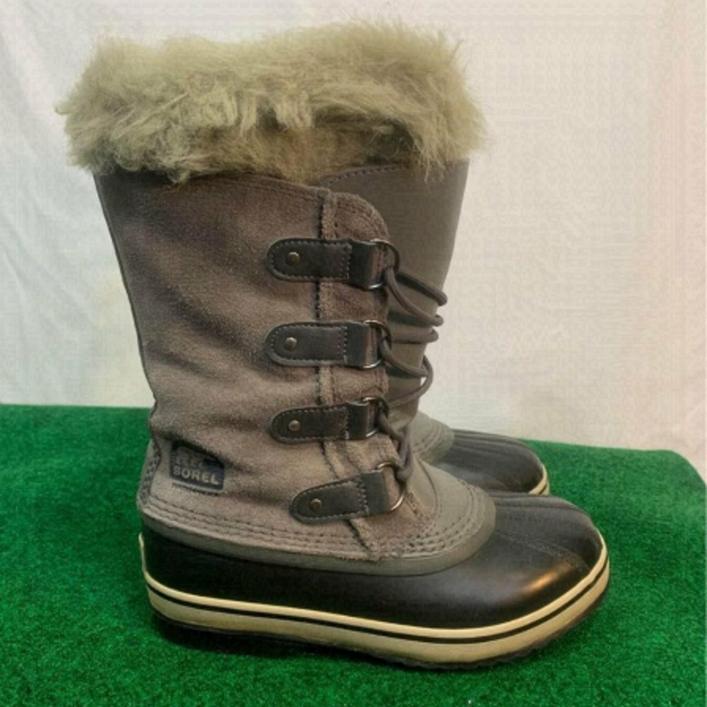 ❄️sorel tall leather waterproof winter boots. Size 4 adults. Gray/black. E…